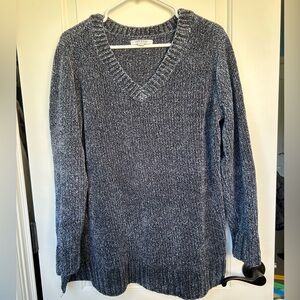 Orvis Heathered Gray V-Neck Sweater